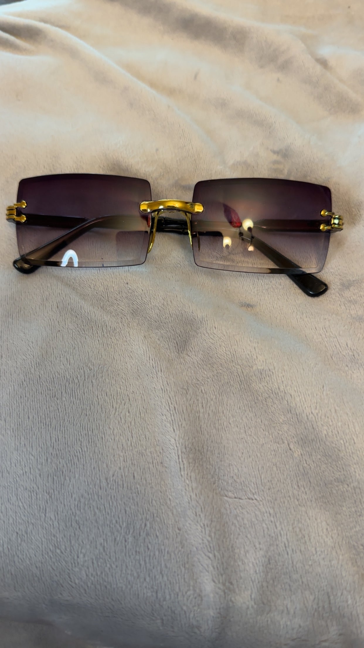 Black  Sunglasses with Gold-Tone Frames and Gradient Lenses for Stylish Protection