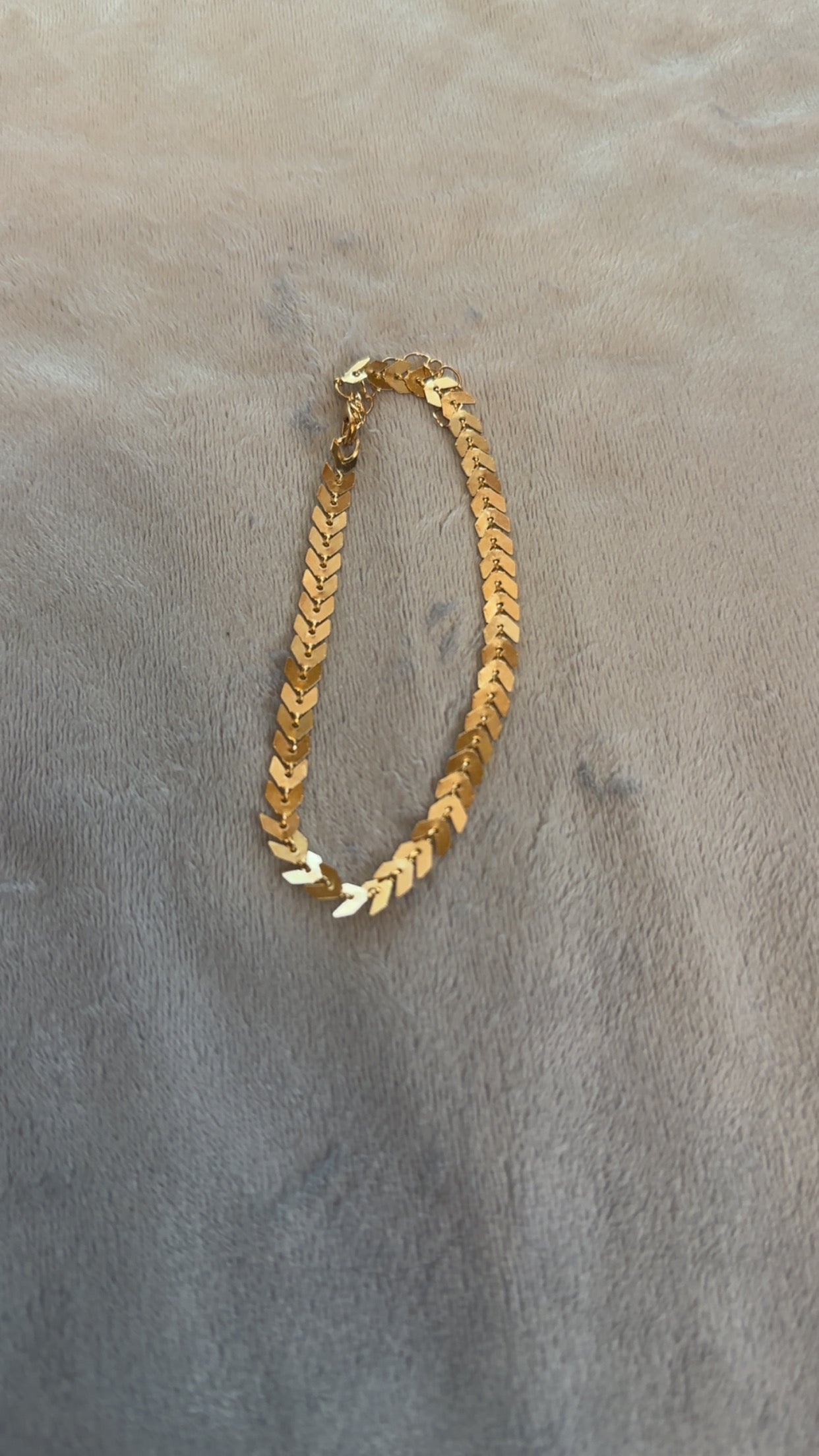 Gold Color Leaf Design Bracelet with Interlocking Links for Women's Fashion Accessory