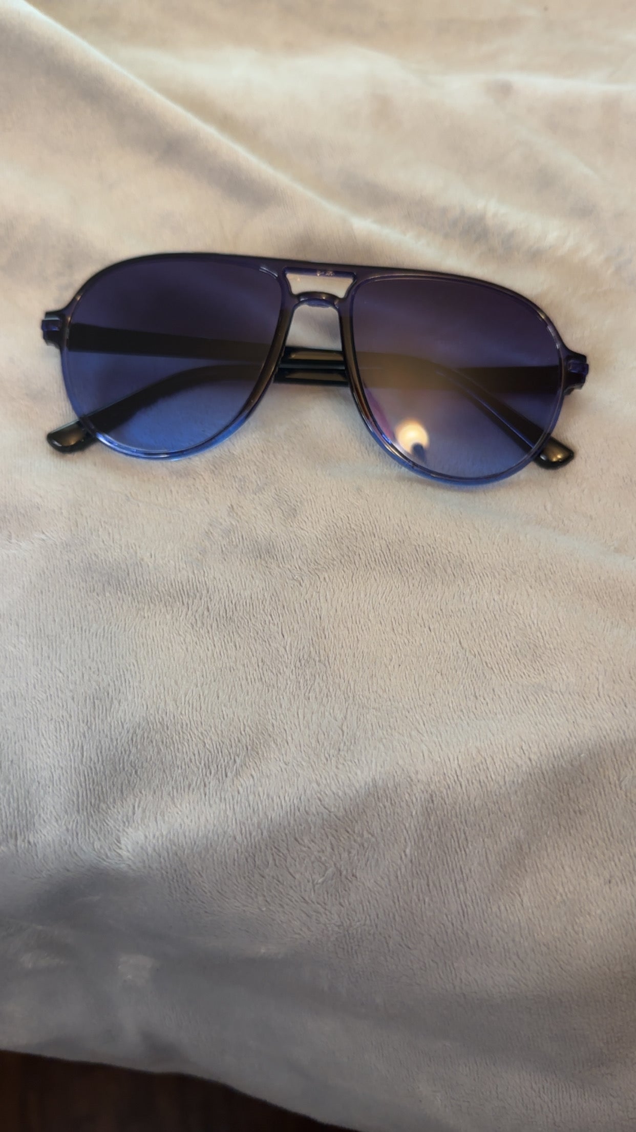 Blue Aviator Sunglasses with Gradient Lenses and Black Frame for Men and Women
